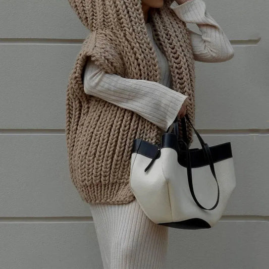 Gemütlicher übergroßer Strickkapuzenpullover