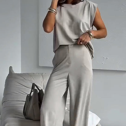 Schickes zweiteiliges Set aus T-Shirt und weiten Hosen
